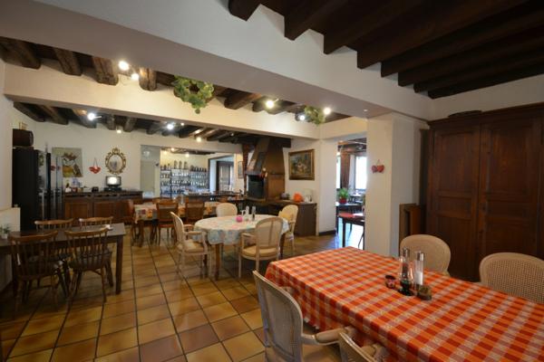 ENSEMBLE IMMOBILIER DE 8 APPARTEMENTS + MURS COMMERCIAUX – TERRAIN DE 2 070 m²