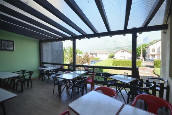 ENSEMBLE IMMOBILIER DE 8 APPARTEMENTS + MURS COMMERCIAUX – TERRAIN DE 2 070 m²