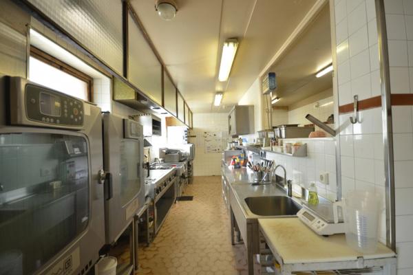 ENSEMBLE IMMOBILIER DE 8 APPARTEMENTS + MURS COMMERCIAUX – TERRAIN DE 2 070 m²