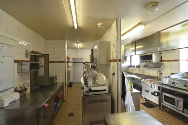 ENSEMBLE IMMOBILIER DE 8 APPARTEMENTS + MURS COMMERCIAUX – TERRAIN DE 2 070 m²