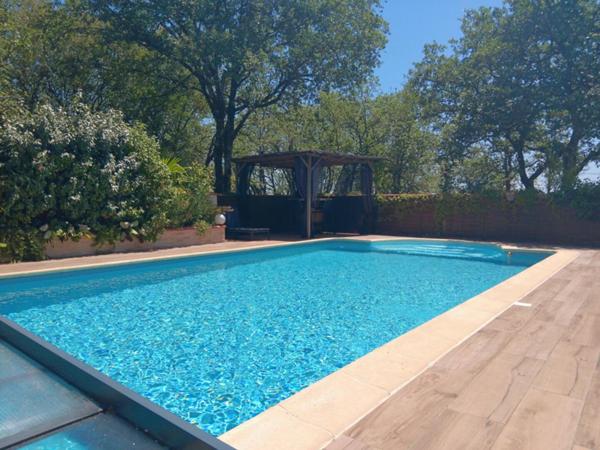 Crayssac 46150 Maison de plain-pied de 215 m², grand terrain et jolie piscine