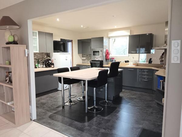 Crayssac 46150 Maison de plain-pied de 215 m², grand terrain et jolie piscine