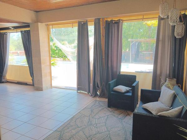 Crayssac 46150 Maison de plain-pied de 215 m², grand terrain et jolie piscine