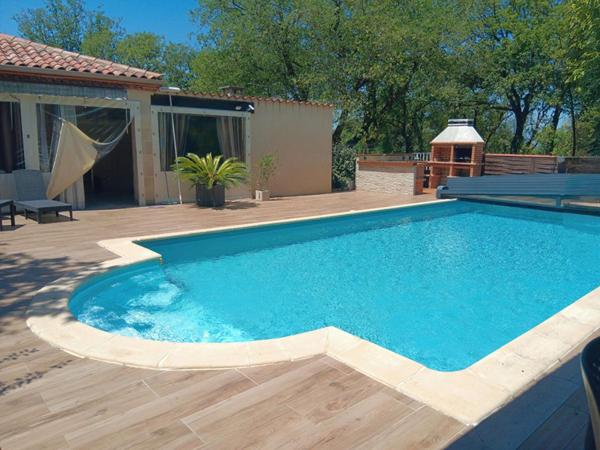 Crayssac 46150 Maison de plain-pied de 215 m², grand terrain et jolie piscine