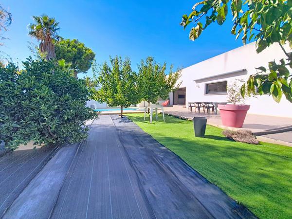 Maison comtemporaine avec piscine et garage proche des plages