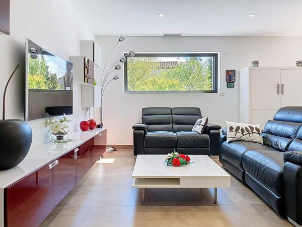 Maison comtemporaine avec piscine et garage proche des plages