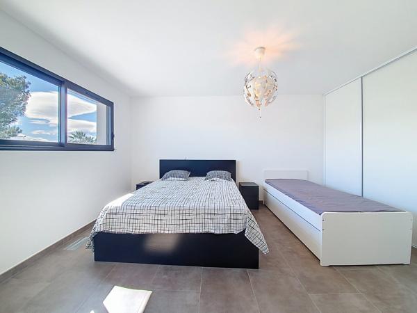 Maison comtemporaine avec piscine et garage proche des plages