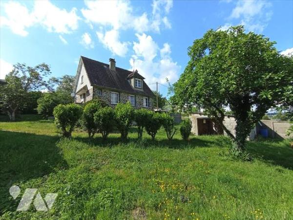 Centre-ville de Condé sur Noireau , une maison d'habitation individuelle à rénover de cinq pièc...