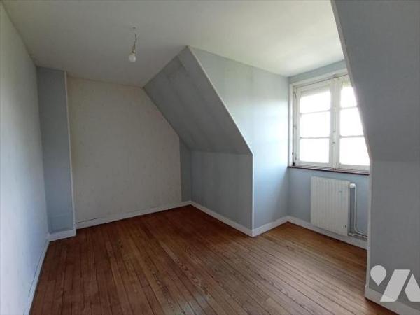 Centre-ville de Condé sur Noireau , une maison d'habitation individuelle à rénover de cinq pièc...