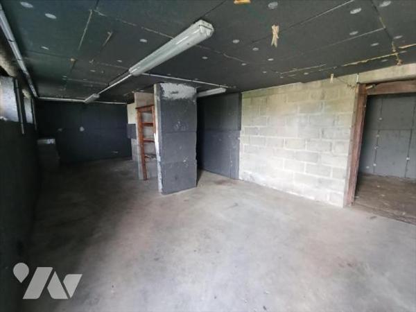 Centre-ville de Condé sur Noireau , une maison d'habitation individuelle à rénover de cinq pièc...