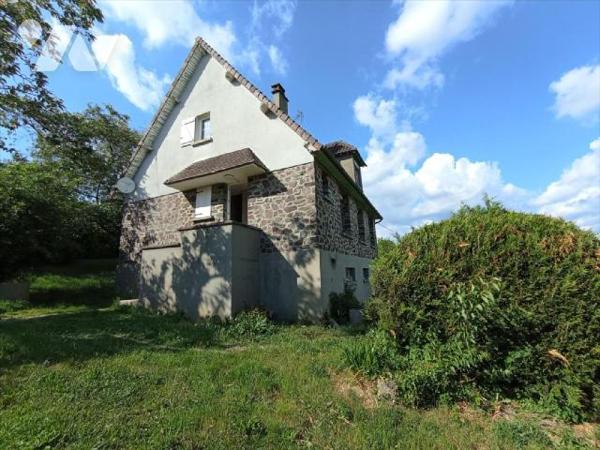 Centre-ville de Condé sur Noireau , une maison d'habitation individuelle à rénover de cinq pièc...