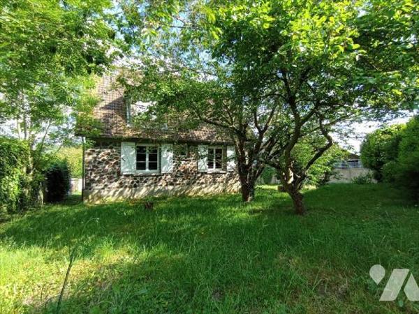 Centre-ville de Condé sur Noireau , une maison d'habitation individuelle à rénover de cinq pièc...