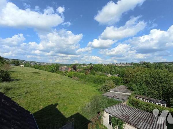 Centre-ville de Condé sur Noireau , une maison d'habitation individuelle à rénover de cinq pièc...