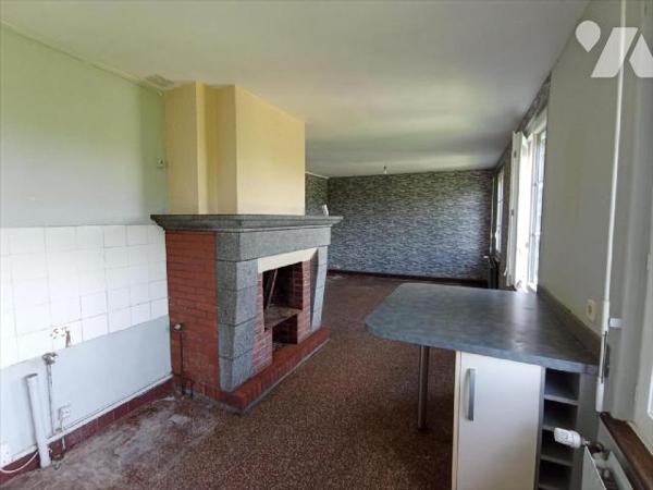 Centre-ville de Condé sur Noireau , une maison d'habitation individuelle à rénover de cinq pièc...