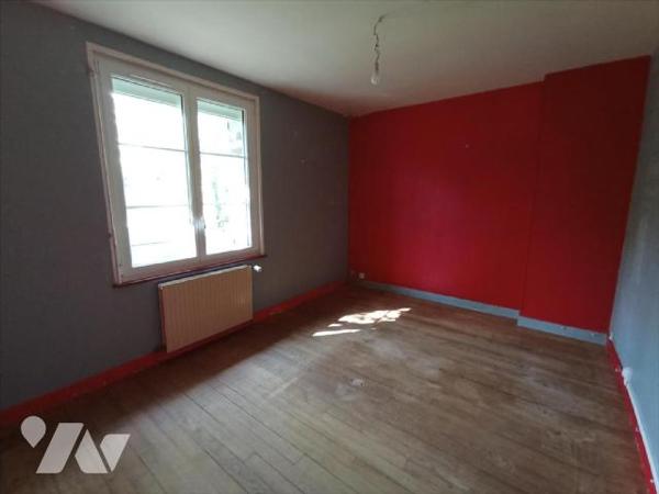 Centre-ville de Condé sur Noireau , une maison d'habitation individuelle à rénover de cinq pièc...