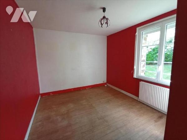 Centre-ville de Condé sur Noireau , une maison d'habitation individuelle à rénover de cinq pièc...