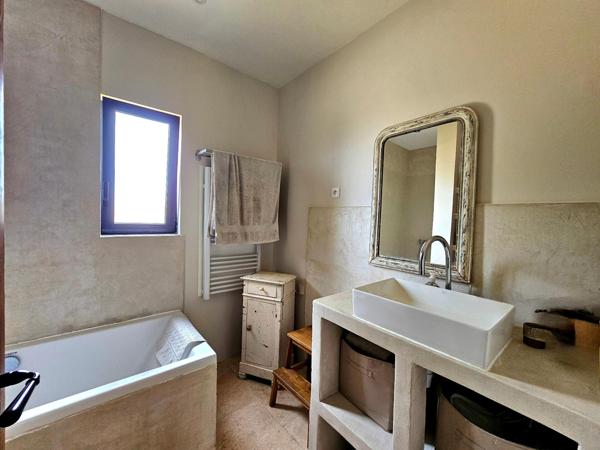 Superbe villa avec piscine quartier recherché de Lançon Provence