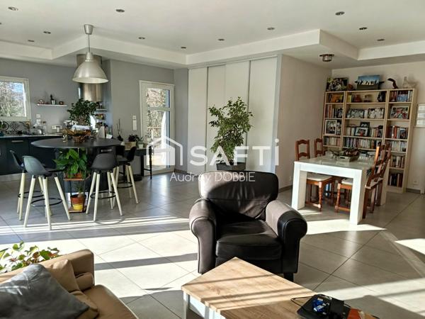 Lablachère : Maison de plain pied avec garage et jardin