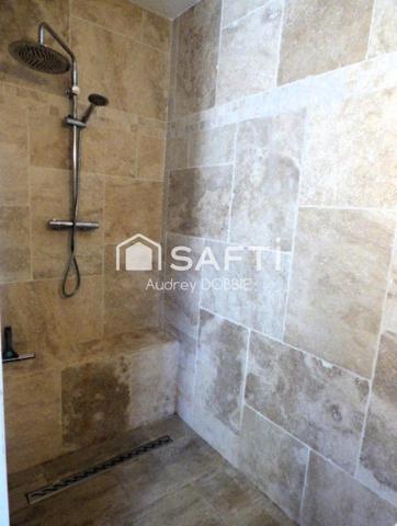 Lablachère : Maison de plain pied avec garage et jardin