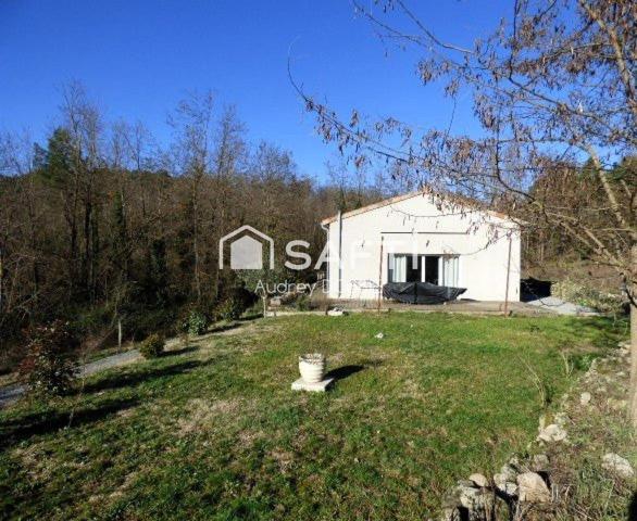 Lablachère : Maison de plain pied avec garage et jardin