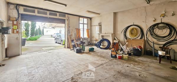 BORDEAUX Centre - Local de 120m² en impasse, avec stationnement - Petite copropriété