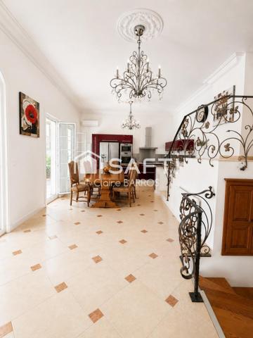Villa de caractère avec dépendance
