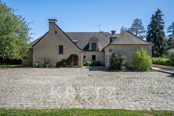 Maison d'exception au coeur d'un domaine privé