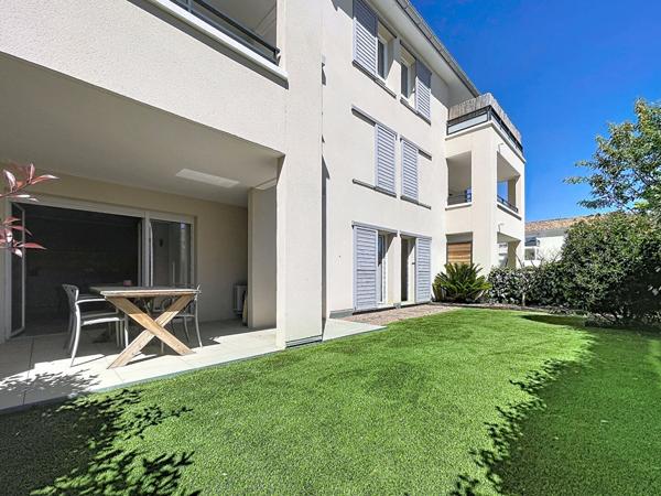 Le Puy Sainte Reparade - Appartement T3 en rez-de-jardin, 2 chambres, terrasse couverte jardin, garage fermé, 2 places de parking