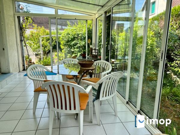 Lumineuse maison 4 chambres avec extérieur