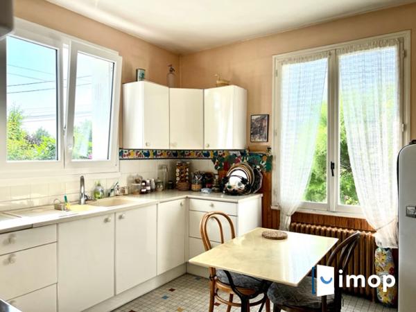 Lumineuse maison 4 chambres avec extérieur