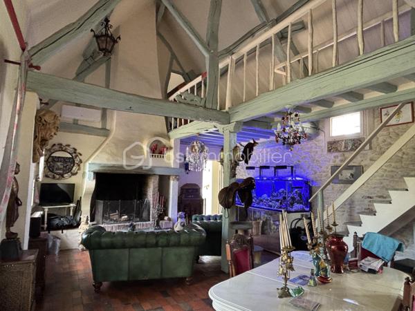 Dans un environnement calme à l'entrée d'une impasse, cette belle propriété de 160 m2 située à vimory, village avec ses commodités, proche de Montargis à tout pour vous séduire : 

Au rez de chaussée :
- une entrée sur salon cathédrale
- une cuisine
- une salle de bain ( double baignoire balnéo)
- wc indépendant 
- une chambre ( actuellement pièce pour instruments musique)
- une suite parentale avec salle d'eau ( douche à l'italienne)

à l'étage une mezzanine dessert : 
- une chambre
- trois chambre en enfilade dont une avec sa propre salle d'eau et wc indépendant

Fibre optique, fenêtre double vitrage pvc avec verre anti effraction, clim réversible vous offre tout le confort dont vous aurez besoin.

un local technique disposant d'une pièce de rangement en plus est attenant à la maison 

un double abris 

un double garage de 40m2 + une pièce aménagée de 40m2 (actuellement studio de musique).

panneaux solaires avec revente du surplus d'électricité possible.

pour profiter du beau temps, un jardin entièrement clos de 3840m2 disposant d'une marre, d'un puit en eau, de quelques arbres fruitiers et d'une belle terrasse complète ce bien.

une propriété qui offre de beaux volumes, avec de beaux matériaux, rare sur le secteur.

Plus de photos possible sur demande.