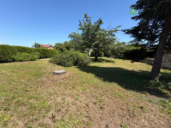 Terrain
        
        - 580 m² Exclusivité 198 000 € *