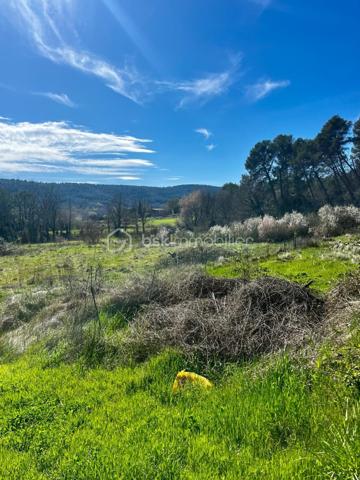 Terrain de 3 267 m²