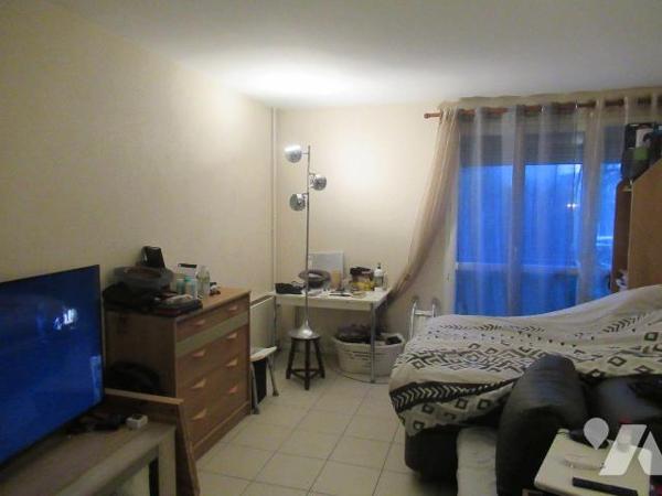 A vendre à Troyes proche hôpital . Appartement de type 1 loué  400euros par mois . . Appartemen...