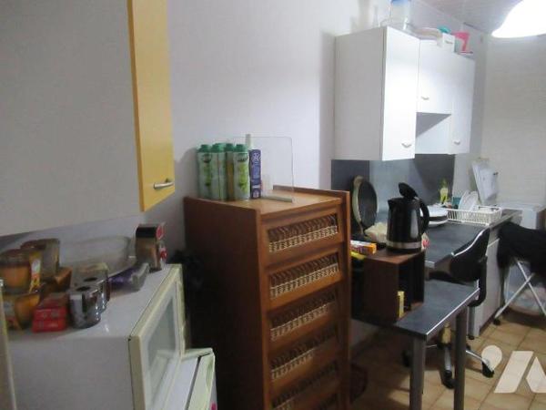 A vendre à Troyes proche hôpital . Appartement de type 1 loué  400euros par mois . . Appartemen...