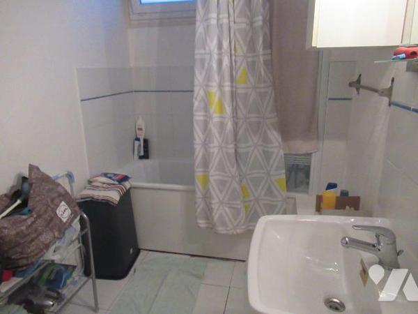 A vendre à Troyes proche hôpital . Appartement de type 1 loué  400euros par mois . . Appartemen...