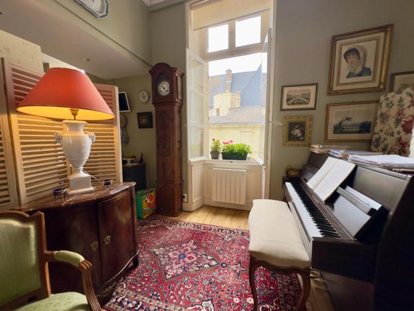 SAUMUR Centre-ville Historique, A 100m de la Place Saint Pierre, Appartement de style 1 chambre possibilité 2