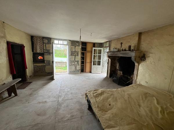 Maison ancienne à rénover à Anché - Fort potentiel