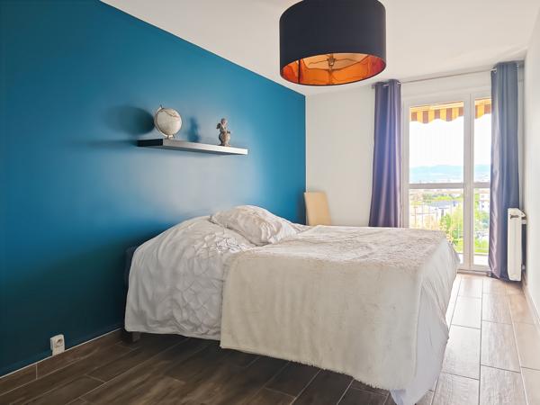 Appartement
         4 pièces
        - 90 m² Exclusivité 285 000 € *