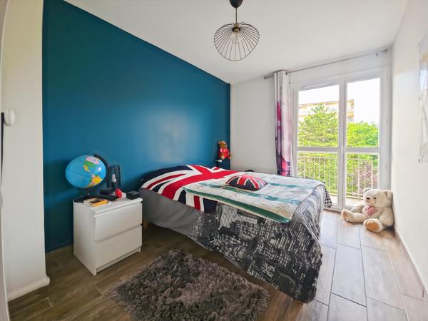 Appartement
         4 pièces
        - 90 m² Exclusivité 285 000 € *