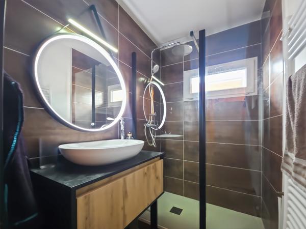 Appartement
         4 pièces
        - 90 m² Exclusivité 285 000 € *