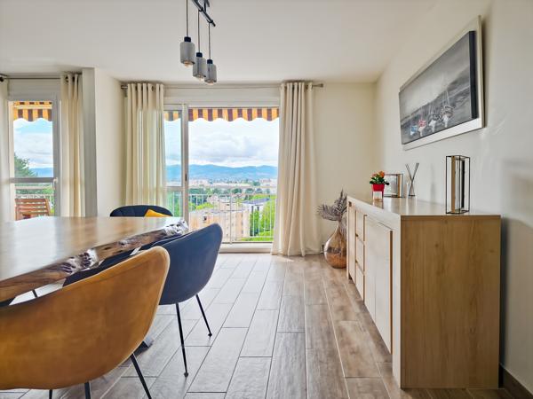 Appartement
         4 pièces
        - 90 m² Exclusivité 285 000 € *