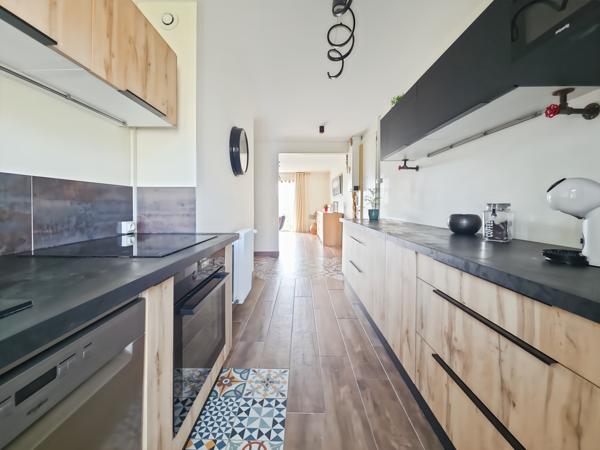 Appartement
         4 pièces
        - 90 m² Exclusivité 285 000 € *