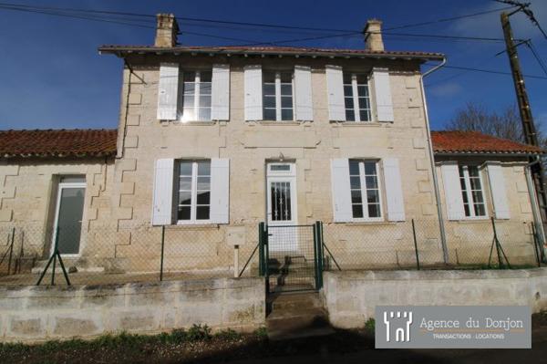 Maison ancienne Mazerolles PONS 77 m²