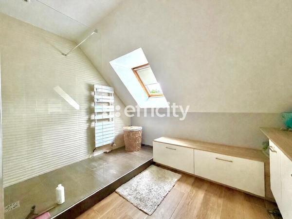 Maison
         6 pièces
        - 170 m² 324 000 € *