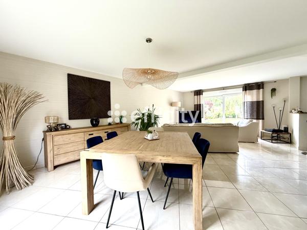 Maison
         6 pièces
        - 170 m² 324 000 € *