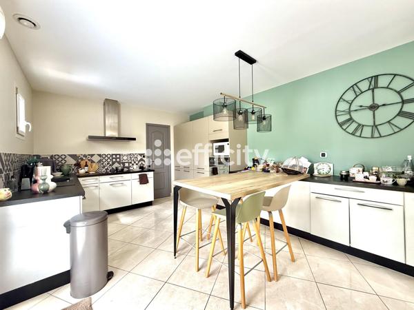 Maison
         6 pièces
        - 170 m² 324 000 € *
