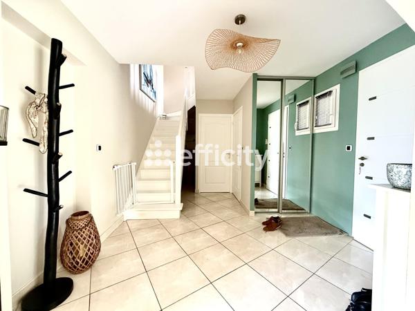 Maison
         6 pièces
        - 170 m² 324 000 € *