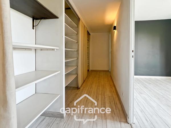 Appartement à vendre 4 pièces LA CIOTAT (13) - 74m2  terrasse vue mer - cave - au calme - à pieds centre ville.
