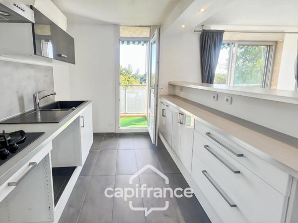 Appartement à vendre 4 pièces LA CIOTAT (13) - 74m2  terrasse vue mer - cave - au calme - à pieds centre ville.